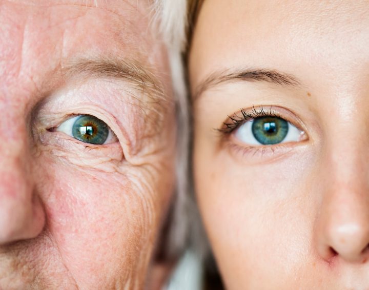 Primer plano de los ojos de dos personas de diferentes generaciones con iris verdes.